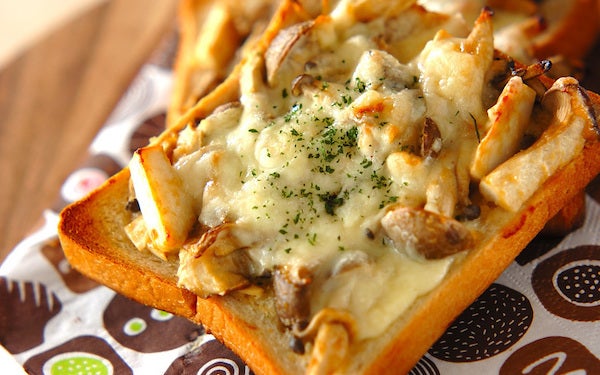 たった5分で完成！　絶品キノコのみそマヨトースト