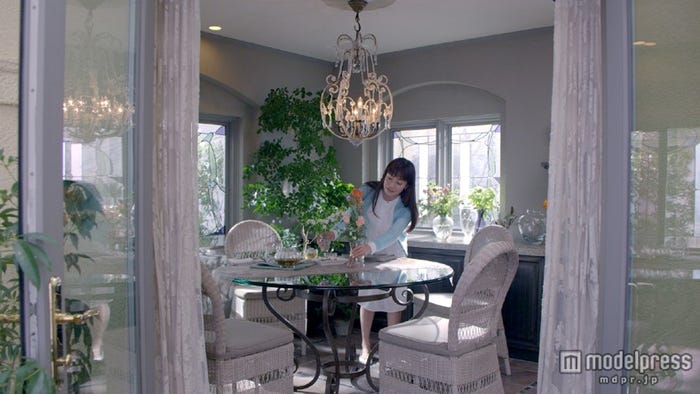 菅野美穂/新CM「住む人の中に」篇より