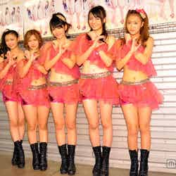 新曲発売イベントに登場した℃-ute（左から）中島早貴、岡井千聖、鈴木愛理、矢島舞美、萩原舞　