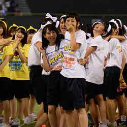 優勝に歓喜するメンバー／「第1回AKB48グループ対抗 大運動会」（C）AKS