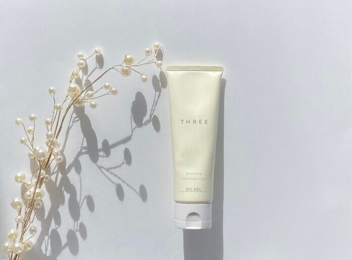 原材料の100%が天然由来成分で作られたジェルタイプのクレンジング