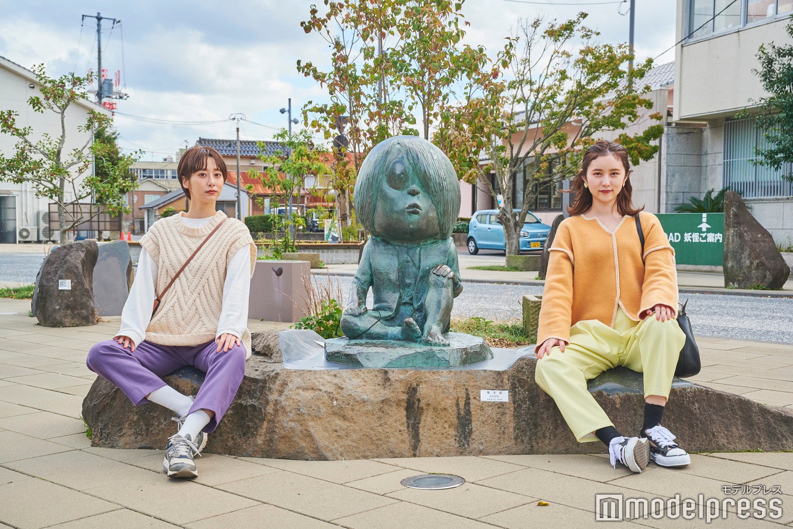 鬼太郎とのツーショットは欠かせない！（C）モデルプレス（C）水木プロダクション