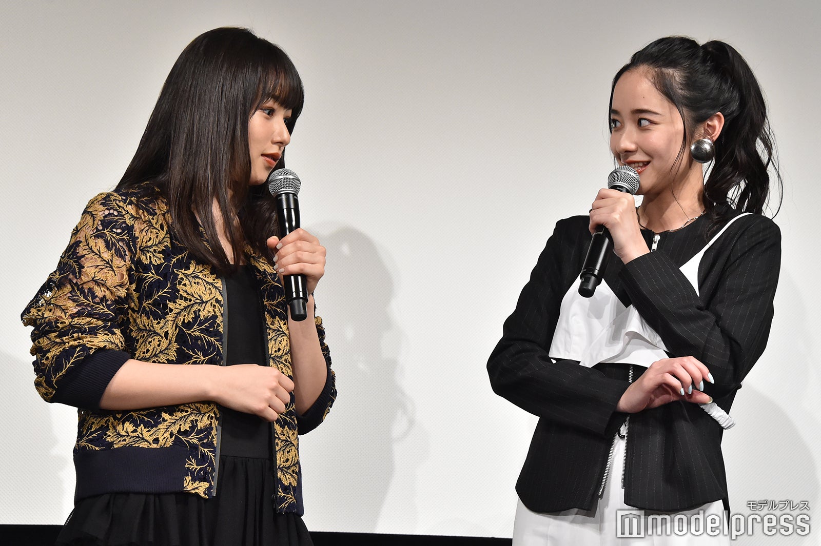 桜井日奈子、堀田真由 （C）モデルプレス