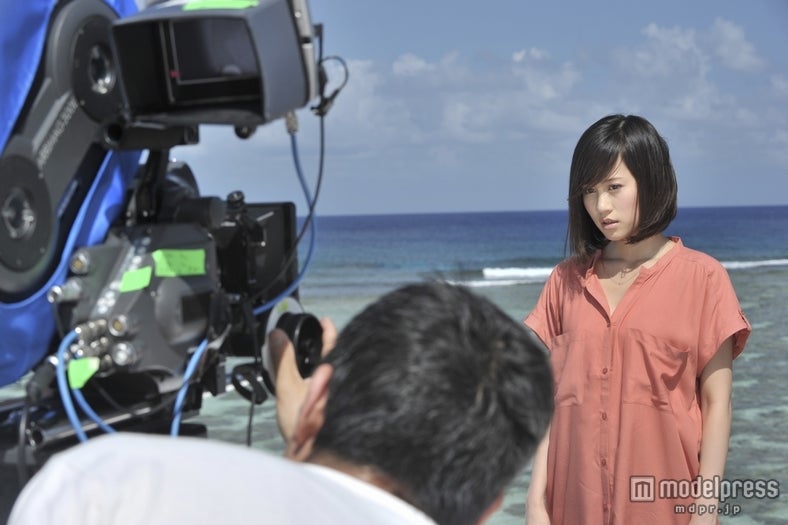 前田敦子／「g.u.」新CM「オトナSUMMER」篇メイキングショット