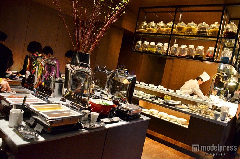 「マレ・ドール」／シェフが目の前で作る朝食目玉焼きやオムレツも味わえる