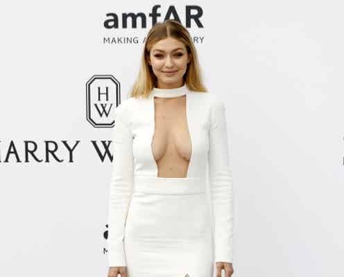 ジジ・ハディッド、大胆谷間見せドレス