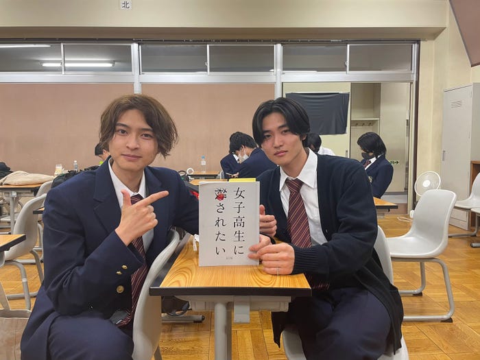 新納直、櫻井翔大/「女子高生に殺されたい」オフショット(提供写真)