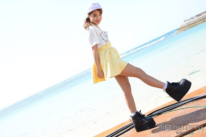 キュートなポーズで魅了する大橋リナ