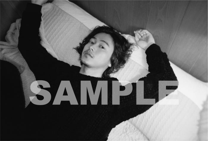 「山崎賢人カレンダー2024」HMV&BOOKS online/HMV店舗/ローソン店頭Loppi特典カット(C)SDP