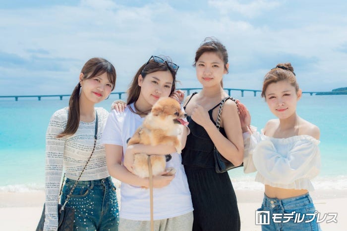 宮古島で働くキャスト(C)モデルプレス