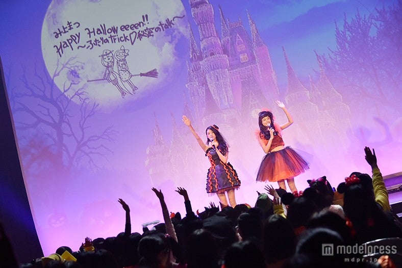 （左から）三吉彩花、松井愛莉