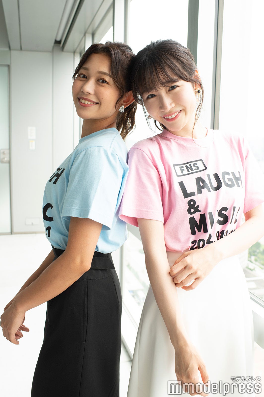 （左から）松崎涼佳アナウンサー、岸本理沙アナウンサー （C）モデルプレス