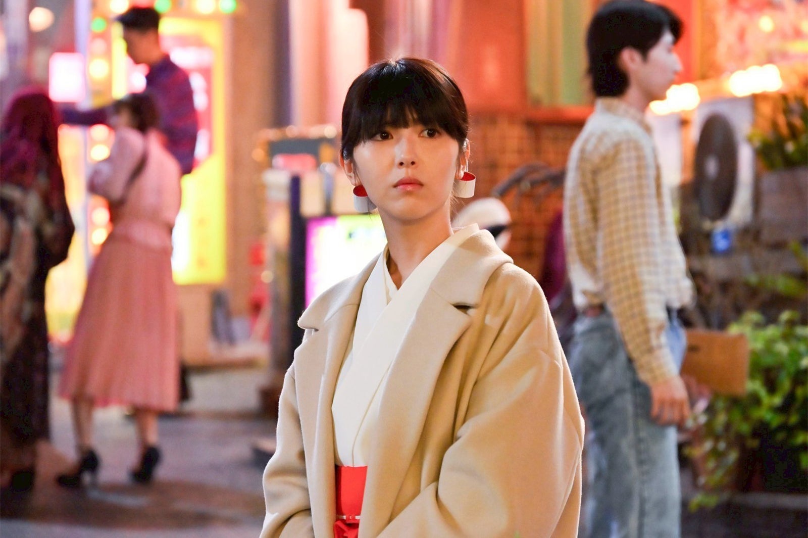 浜辺美波「もしもこの世が舞台なら、楽屋はどこにあるのだろう」第1話（C）フジテレビ