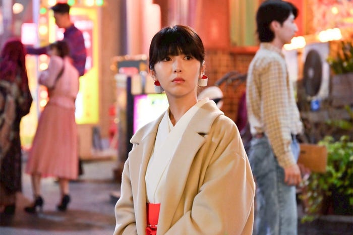 浜辺美波「もしもこの世が舞台なら、楽屋はどこにあるのだろう」第1話(C)フジテレビ