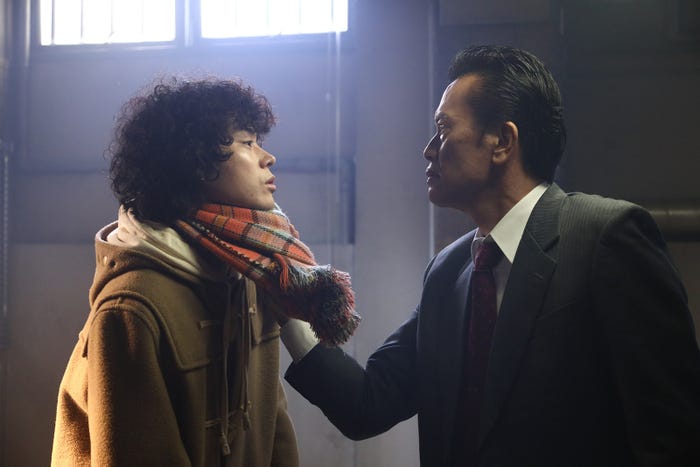 菅田将暉、遠藤憲一/「ミステリと言う勿れ」第1話より(C)田村由美/小学館 (C)フジテレビジョン