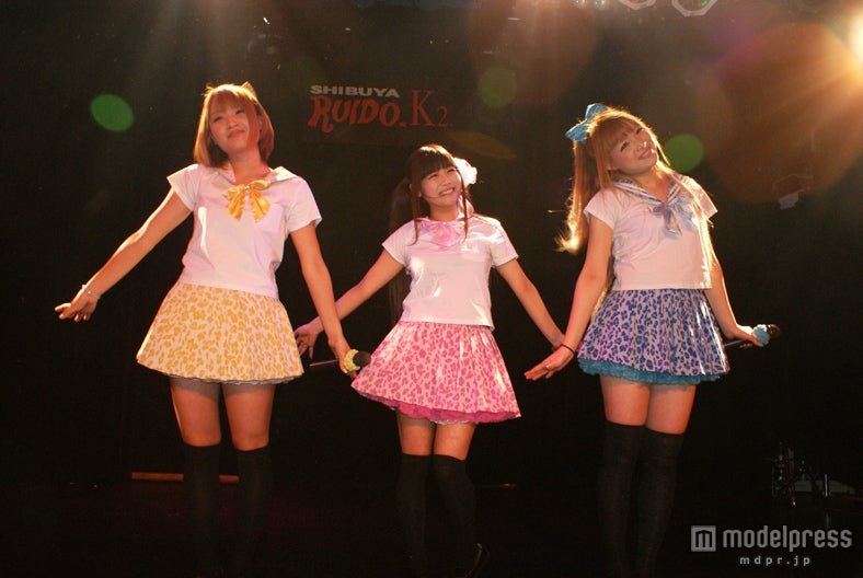 GALDOLL（左から：坂井樹乃、西永嶺花、江崎奈々帆）