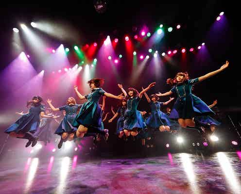 欅坂46「サイマジョ」聖地に凱旋 至近距離ライブに熱狂