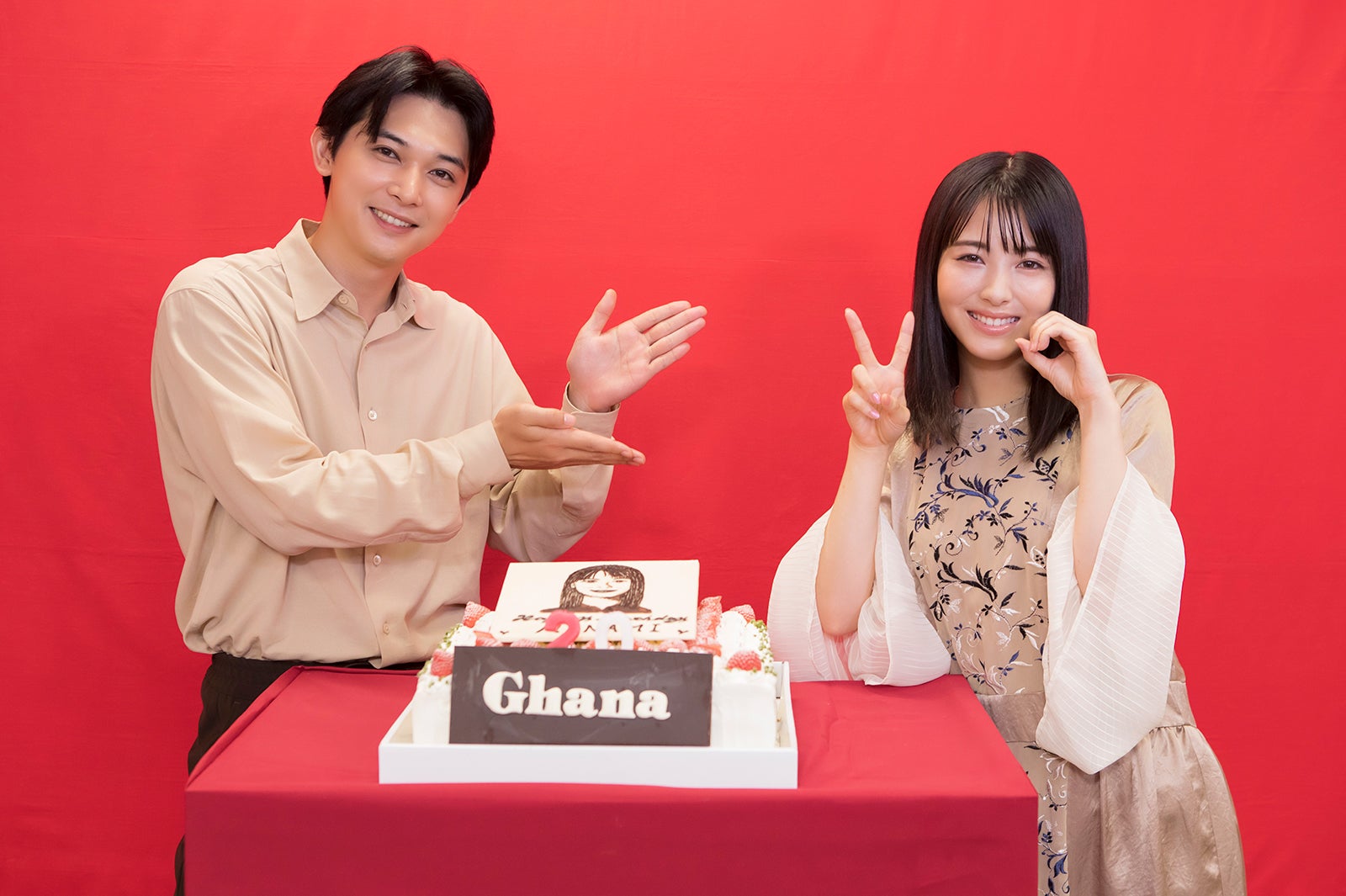 浜辺美波＆吉沢亮が初共演　バースデーサプライズも実施