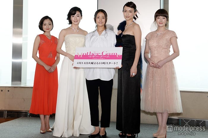 (左から)安達祐実、檀れい、木村文乃、長谷川京子、貫地谷しほり/ドラマ記者会見より