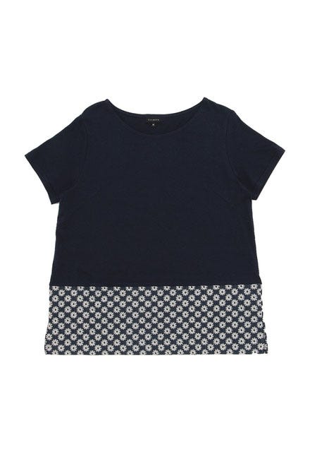 デニム刺繍裾切替プルオーバー「TALBOTS」4,860円(税込)/画像提供:TALBOTS