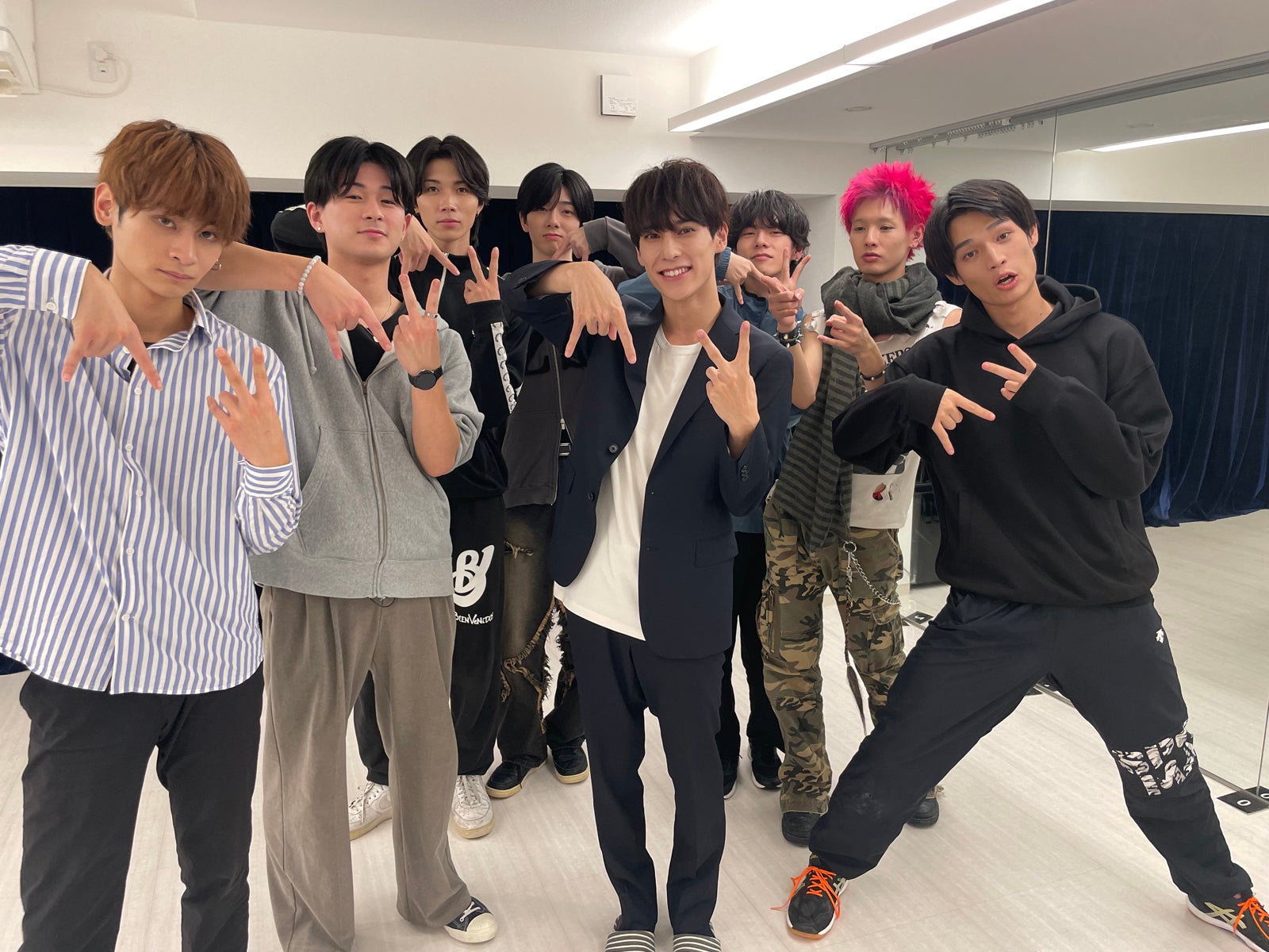 （左から）藤本アリザバル拓⺒、柏杜⽷、成海優、恵史朗、福田佑亮、阿部祐⼰、odayoshi、古賀⼤聖（提供写真）