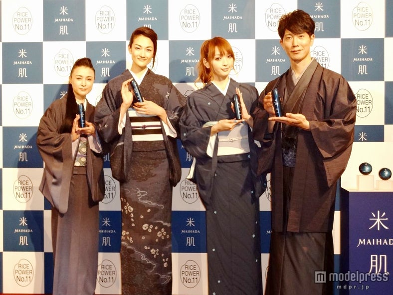 冨永愛×佐藤かよ×国生さゆり、すっぴんを雑誌表紙で披露！？