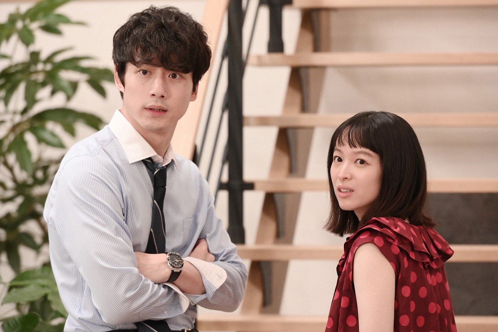 清野菜名、坂口健太郎／「婚姻届に判を捺しただけですが」第2話より（C）TBS
