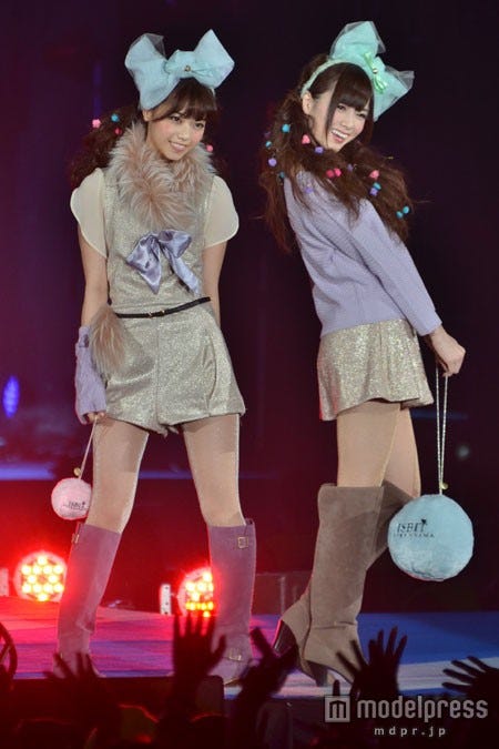 西野七瀬(左)、白石麻衣(右)