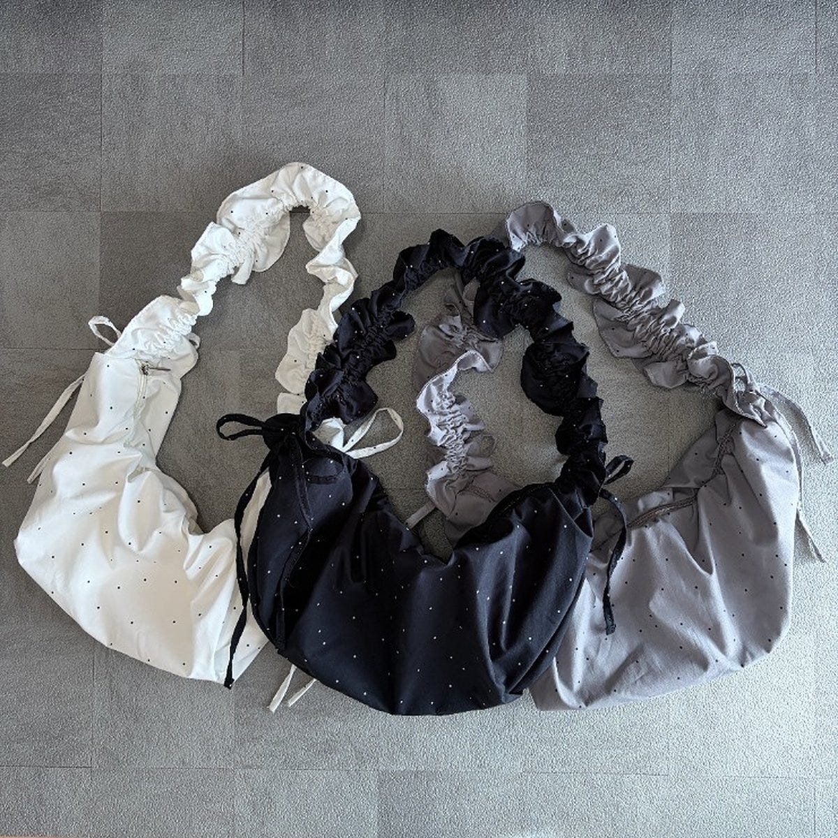 しまむら ドロストショルダーバッグ (akaru) しまむらのドロストショルダーバッグ (akaru)