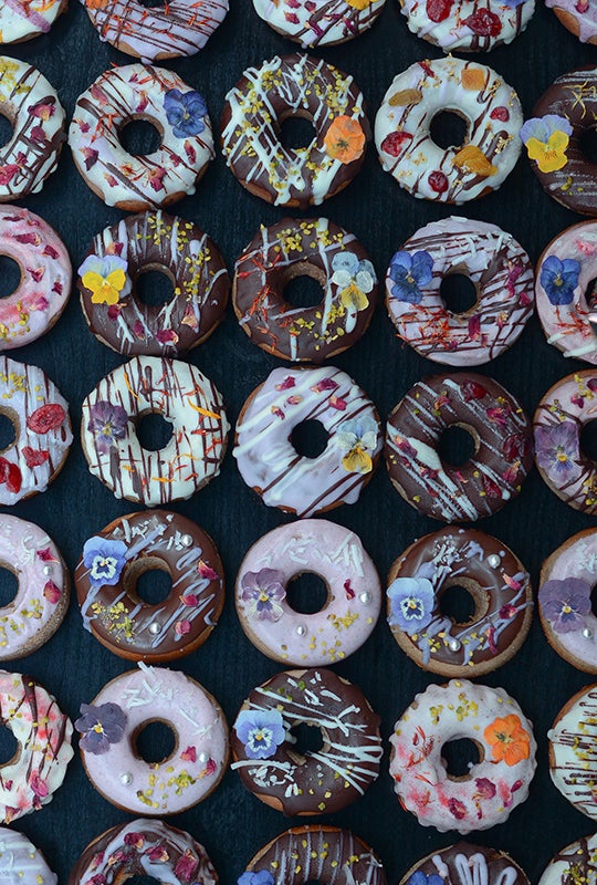 お花のドーナツ／画像提供：株式会社FABTONE