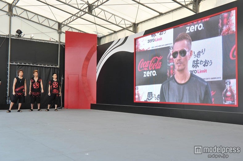 スペシャル映像でコメントを寄せたATSUSHI