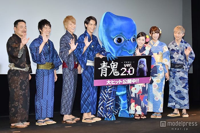 映画『青鬼 ver.2.0』初日舞台挨拶(左から)前川英章監督、タモト清嵐、松島庄汰、中川大志、平祐奈、久松郁実、勧修寺玲旺