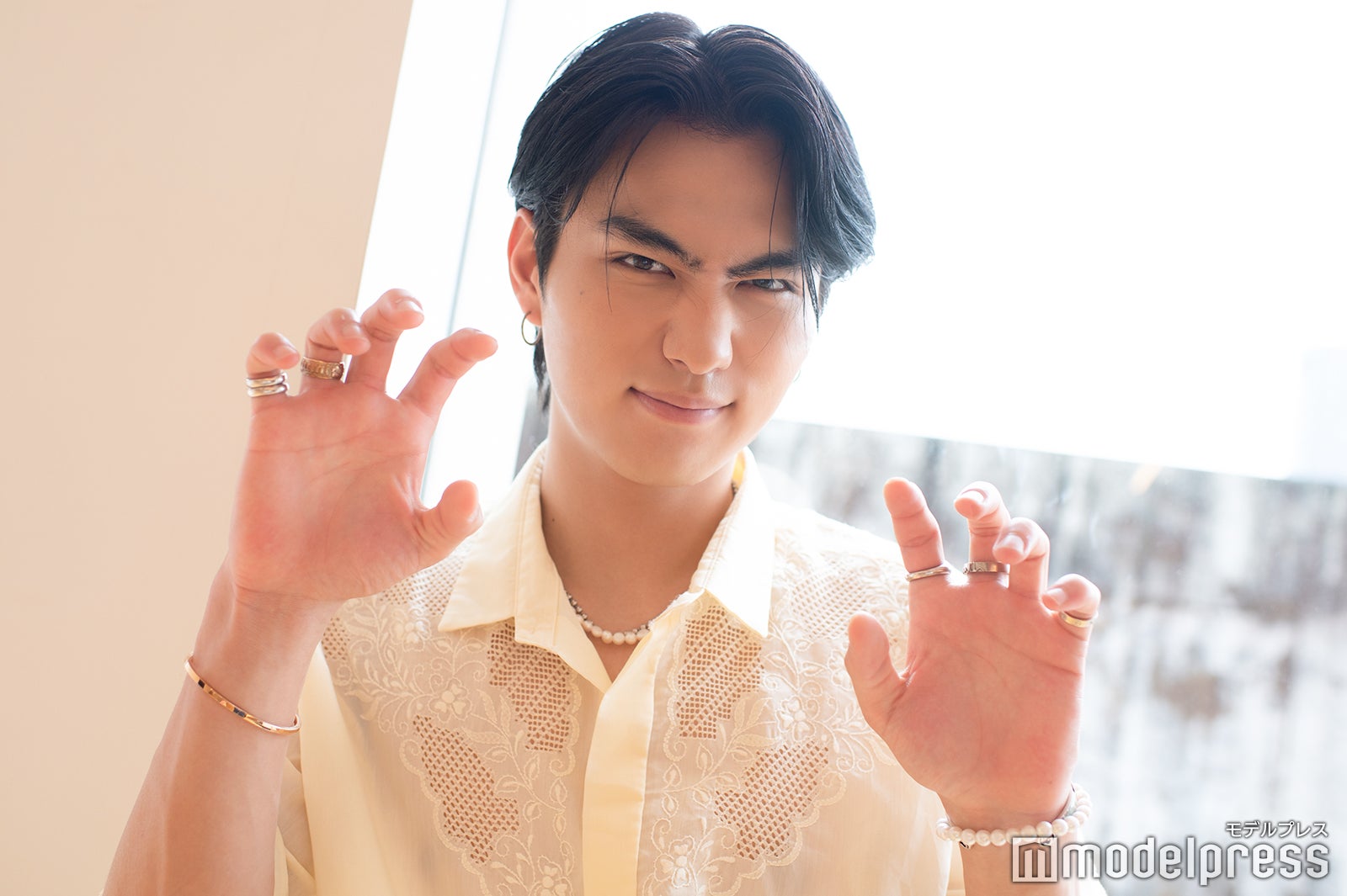 “オオカミポーズ”をしてもらいました！　／大平修蔵（C）モデルプレス