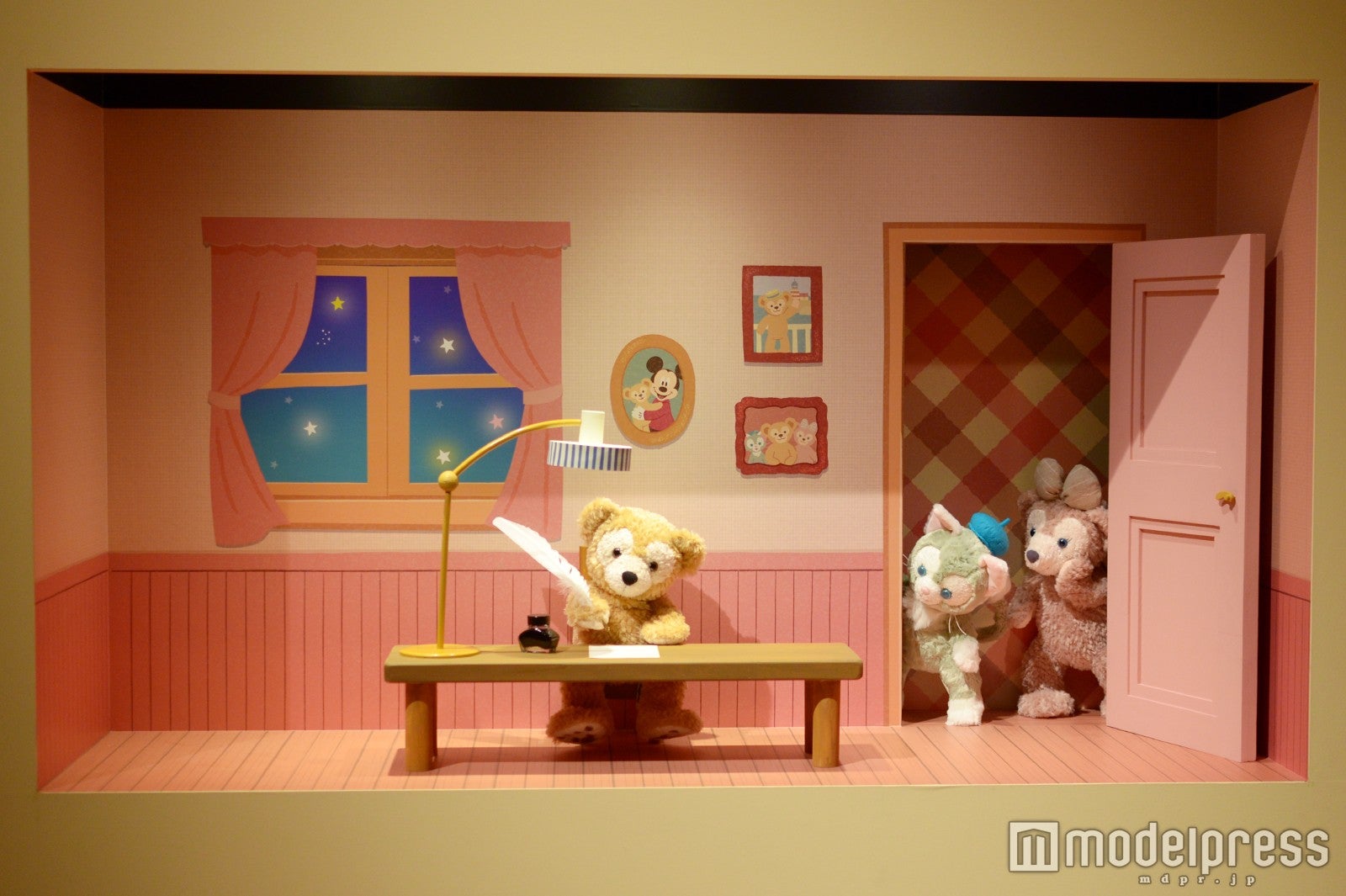 展示（C）モデルプレス