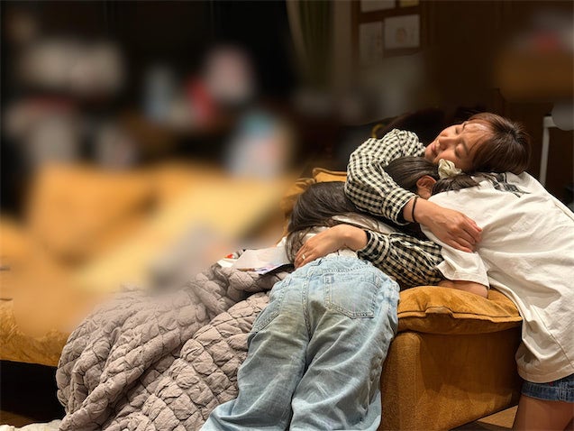 藤本美貴、子どもたちをギューッ 愛情たっぷりな"母の日"ショットを公開
