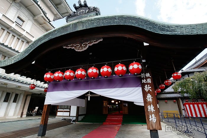 オープニングセレモニーが行われた祇園甲部歌舞練場(c)京都国際映画祭