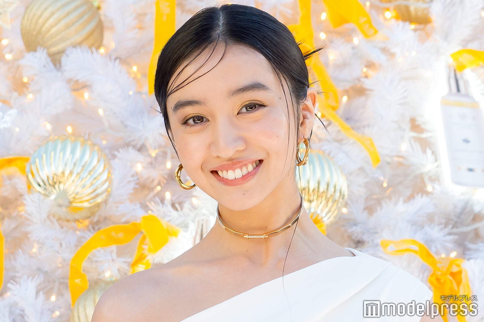 Koki,「父がサンタさんになって」クリスマスの印象深い思い出 美スタイル際立つドレス姿披露