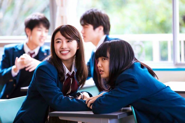 山口乃々華、上原実矩(C)2020『私がモテてどうすんだ』製作委員会(C)ぢゅん子/講談社