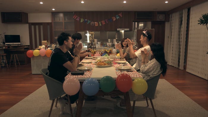 貴之のバースデーパーティーの様子「TERRACE HOUSE OPENING NEW DOORS」30th WEEK(C)フジテレビ/イースト・エンタテインメント