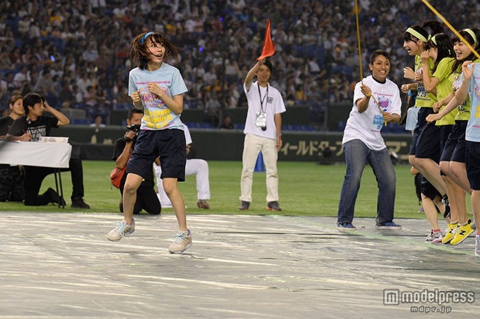 宮脇咲良が奇跡のプレー連発/「第1回AKB48グループ対抗 大運動会」(C)AKS