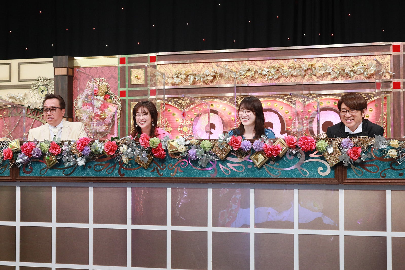 （左から）三村マサカズ、優香、高山一実、大竹一樹 （C）テレビ朝日