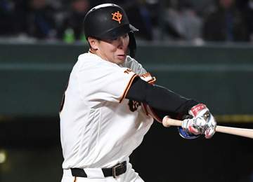 巨人 小浜佑斗が左肩脱臼 出場選手登録を抹消 故障班に合流 25日・ヤクルト戦の走塁で負傷