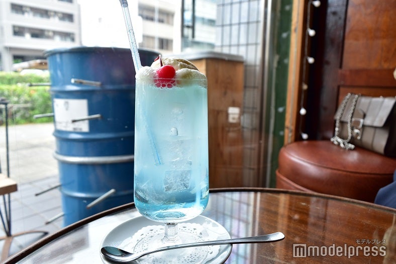 いつまでも眺めていたいシヤチルのクリームソーダ（550円）