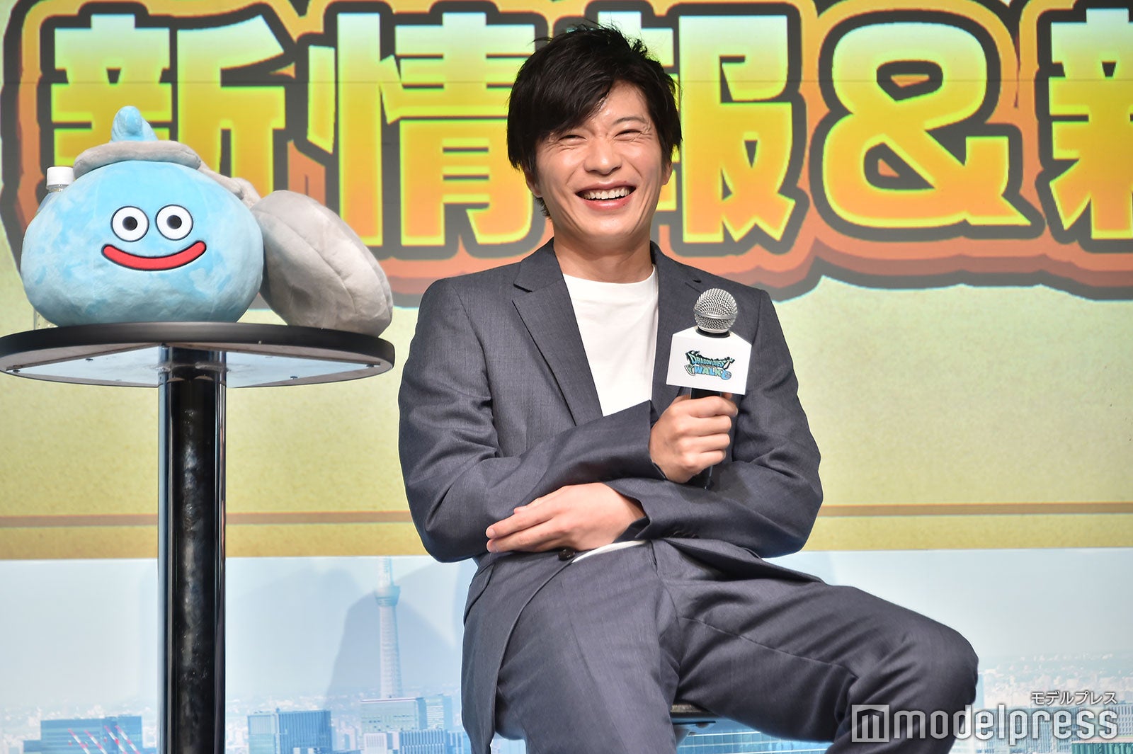 中村倫也に爆笑する田中圭（C）モデルプレス