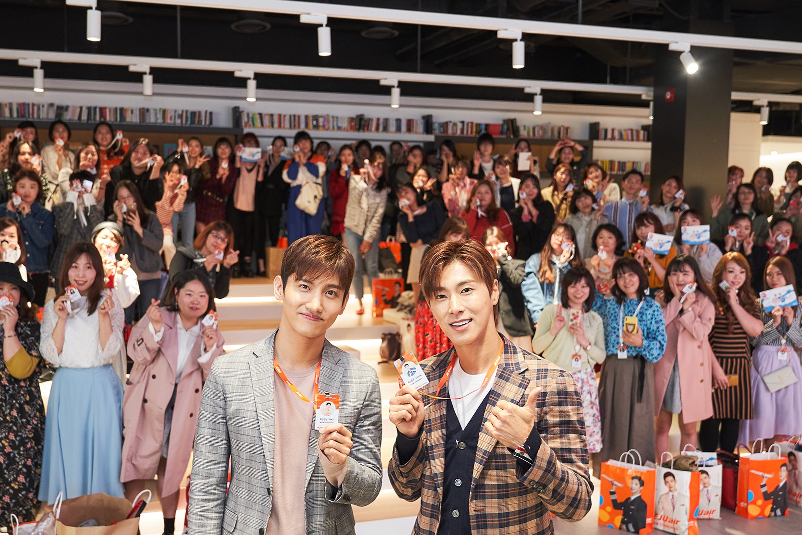 ラストは全員で記念撮影（提供写真）