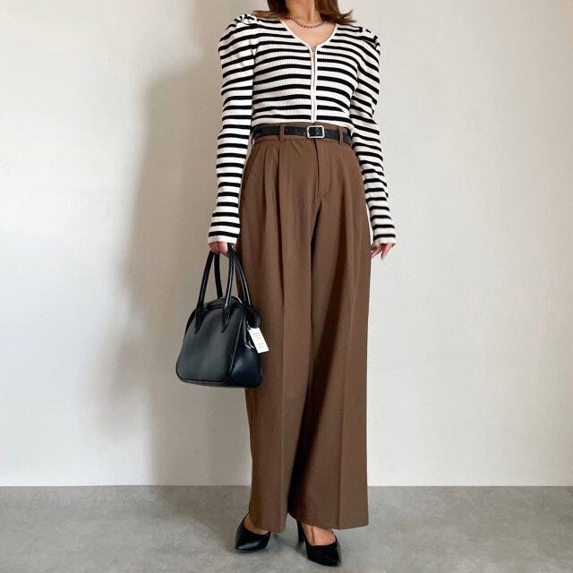 GUブラウンタックワイドパンツのモノトーンコーデ