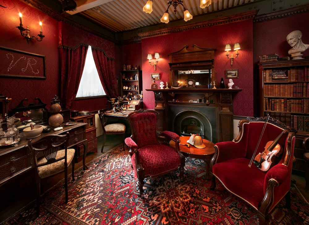 英国アンティーク博物館「BAM鎌倉」シャーロック・ホームズの部屋再現、物語と縁の深い貴重な品を展示