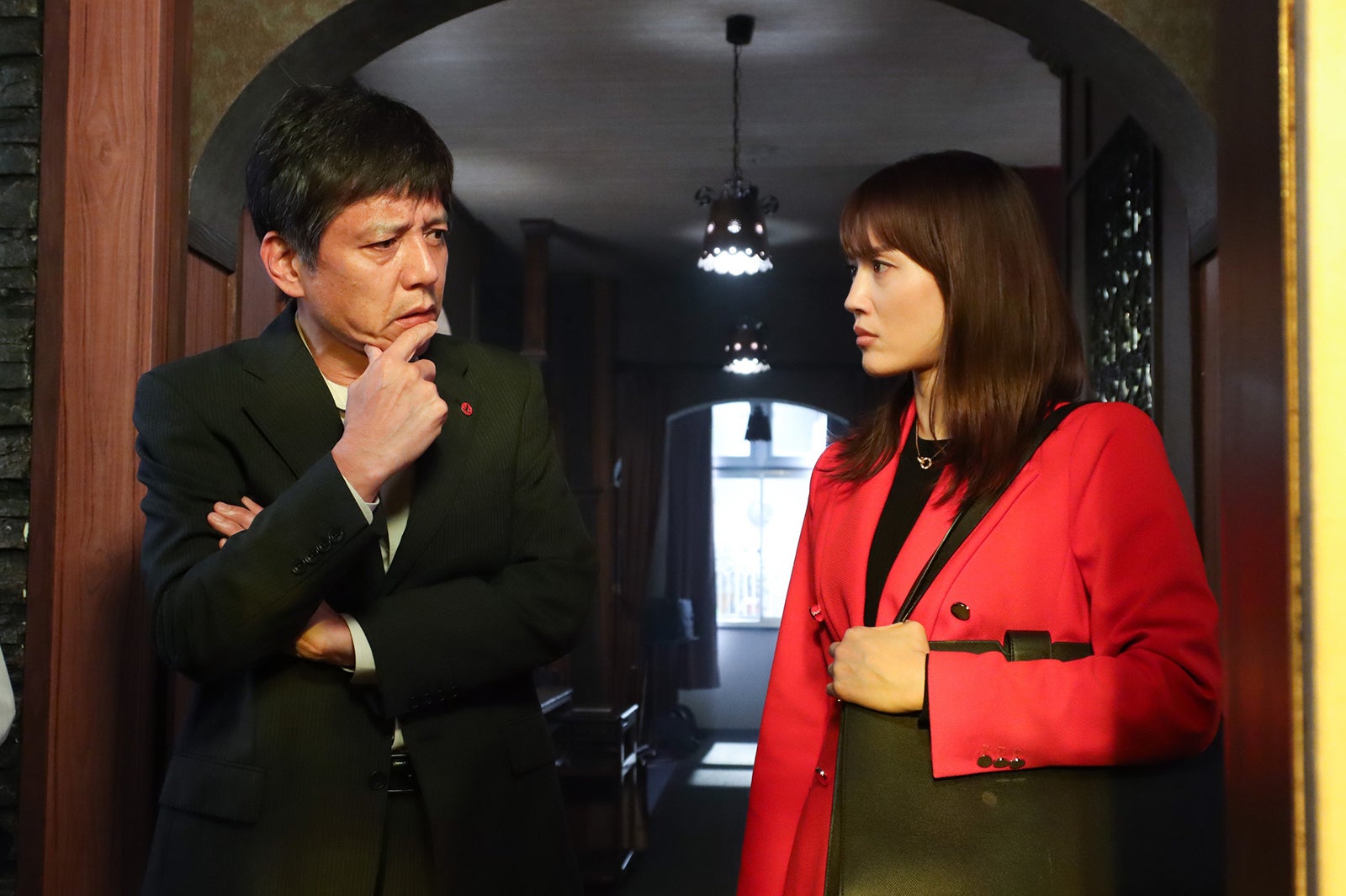 勝村政信、綾瀬はるか／「元彼の遺言状」第6話より（C）フジテレビ