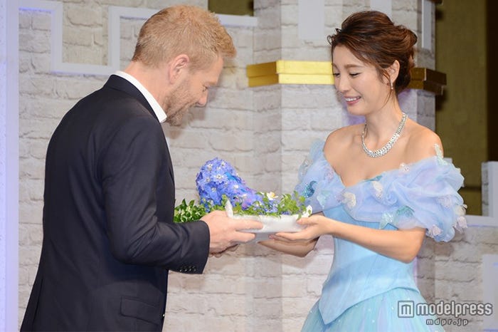 ガラスの靴をモチーフにした花束をプレゼント