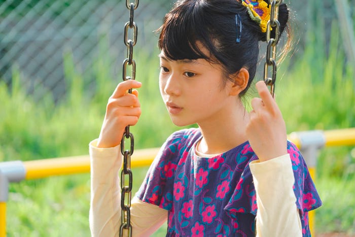 白鳥玉季 (C)2022「流浪の月」製作委員会